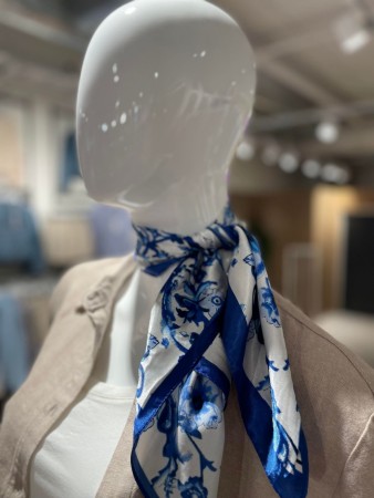 BLUE FLOWER SCARF