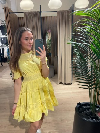 ELOISE SHORT YELLOW