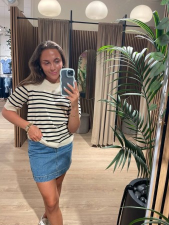 YASLENA GENSER
